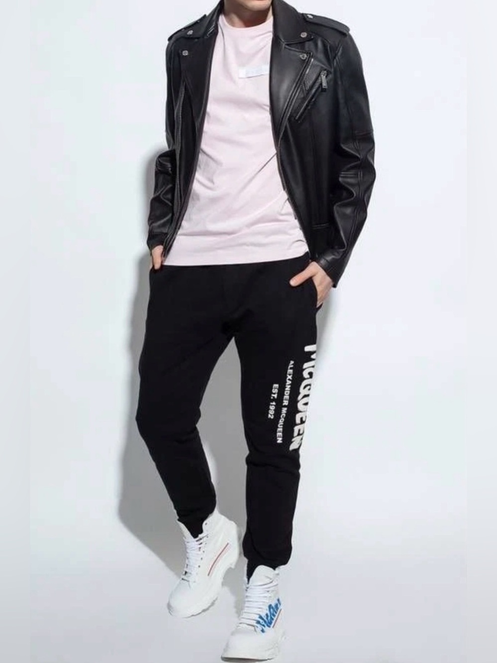 NWT $788 ALEXANDER MCQUEEN
Black joggers with contrasting McQueen Graffiti print